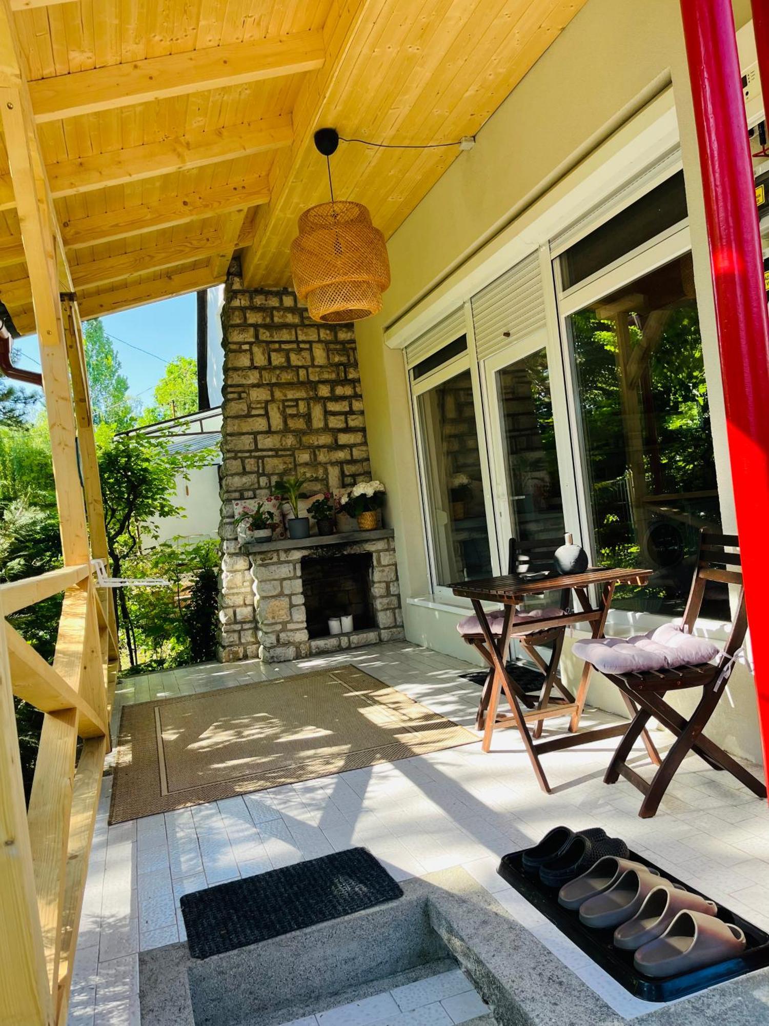 Cottage By The Lake 벌러토누드버리 외부 사진